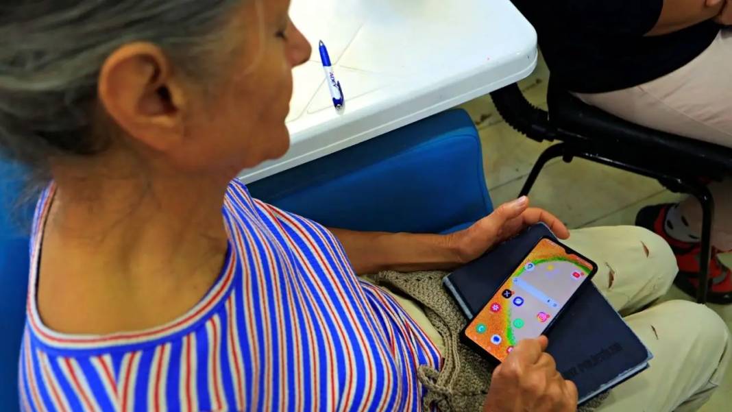 Antalya’da 60 Yaş Üzeri Kursiyerler Akıllı Telefon Eğitimiyle Mesafeleri Aştı! 3